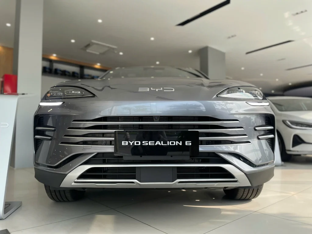 lưới tảng nhiệt được trang bị trên xe byd sealion 6